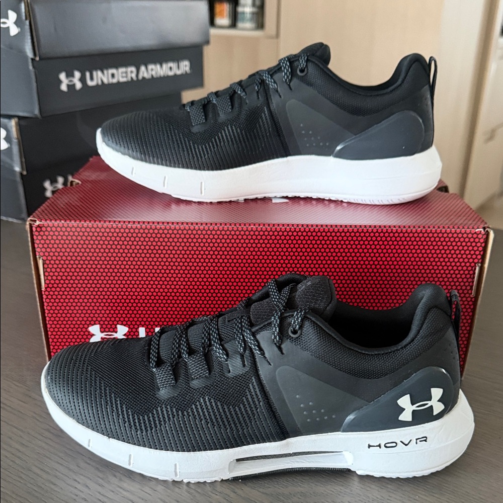Brand new under Armour women’s hover rise runners